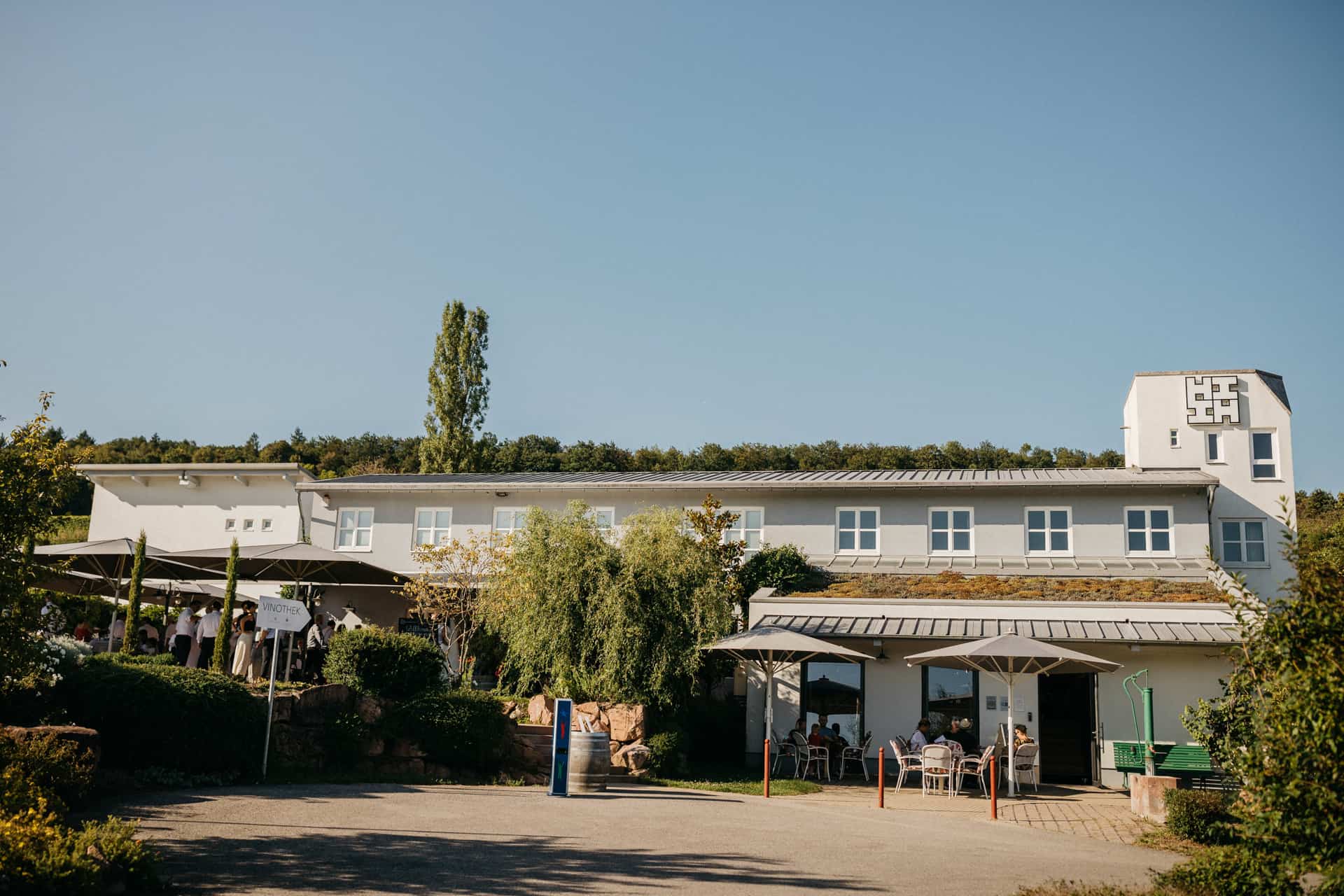 Außenansicht der Hochzeitslocation am Weingut Heitlinger